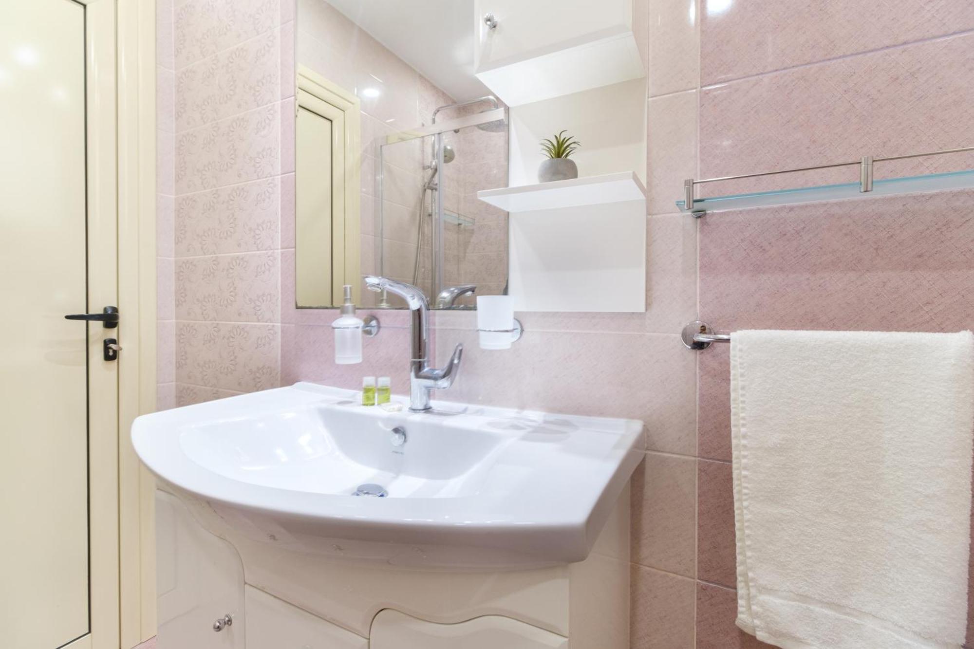 Riverside 2-Bedroom Apartment Plovdiv Kültér fotó